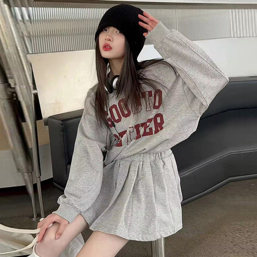 Conjunto Preppy para Niña: Suéter Manga Larga con Letras y Falda Plisada - Image 4