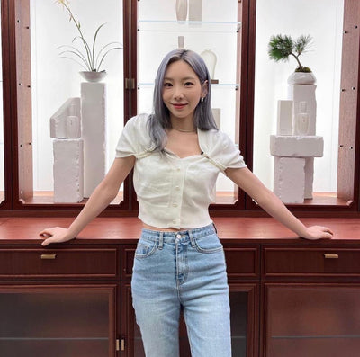 Blusa de Punto Blanco con Cadena de Perlas y Manga Corta