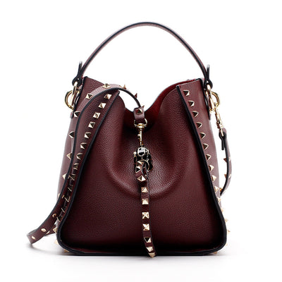 Bolso Bucket de Cuero Genuino con Cabeza de Leopardo y Tachas - Image 10