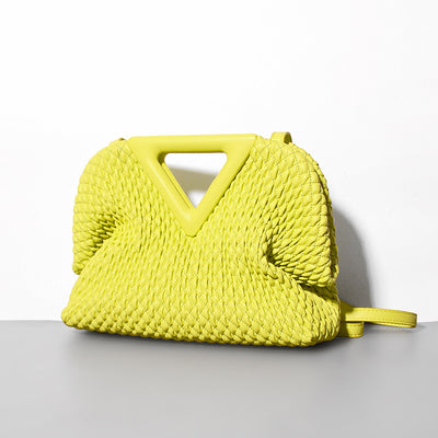 Bolso de Cuero Triangular Invertido con Bordado y Textura Craquelada - Image 13