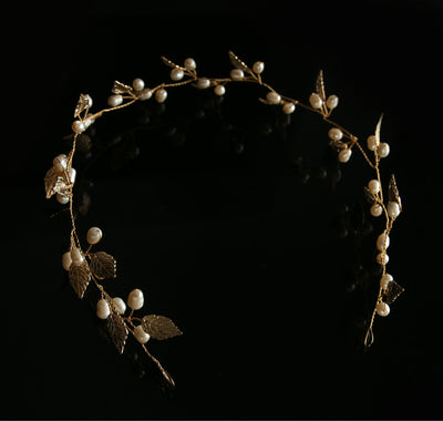 Diadema de perlas tejida a mano para novia - Image 6