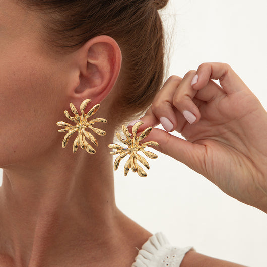Aretes de Flor Plisada en Metal Líquido - Image 22