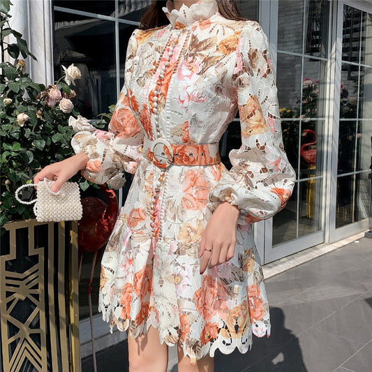 Vestido Floral Hueco con Cuello Parado