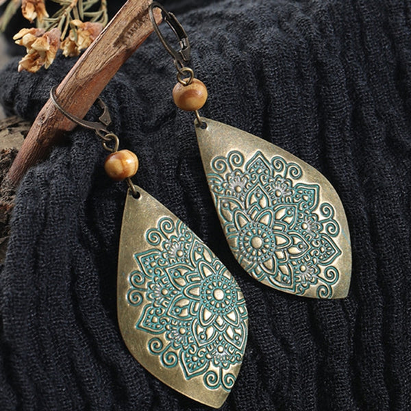 Aretes Étnicos con Patrón Tallado