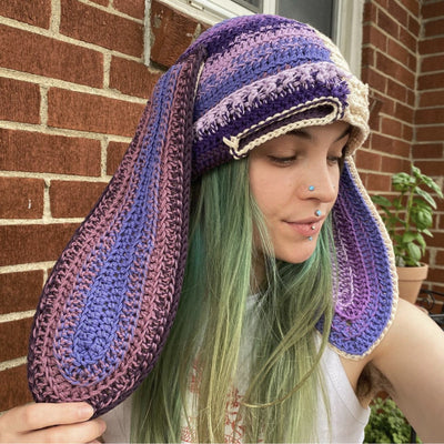 Gorro de Punto Artesanal con Orejas de Conejo, Diseño Divertido con Máscara de Un Ojo y Cuernos - Image 3