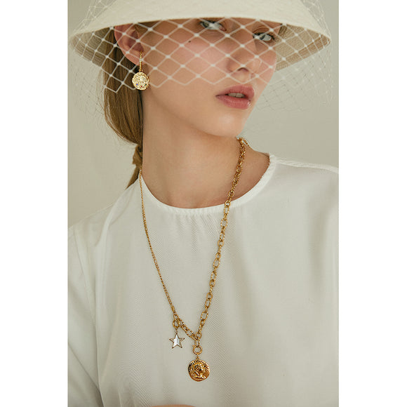 Collar de Moneda Dorada para Mujer - Diseño Minimalista de Lujo