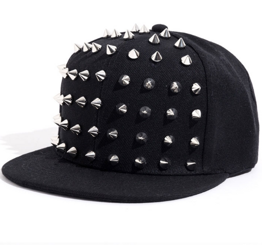 Gorras Negras con Remaches - Image 4