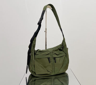 Bolso Crossbody Deportivo Minimalista - Image 9