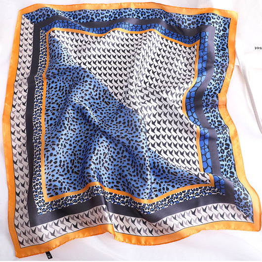 Pañuelo de Seda Estampado Leopardo con Protección Solar para Mujer - Image 6