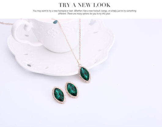 Conjunto de Collar y Aretes de Cristal Brillante - Image 2