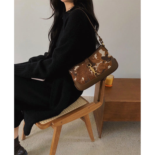 Bolso Bandolera Axilar para Mujer con Diseño Asimétrico - Image 11