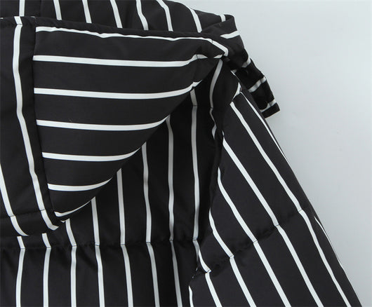 Abrigo de Algodón Negro con Rayas y Capucha para Mujer - Image 10