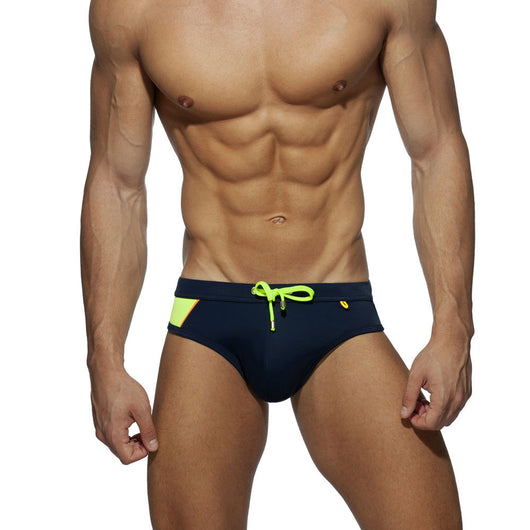 Bañador Triángulo Clásico en Nylon Resistente - Image 9