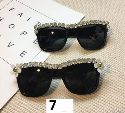 White round sunglasses with daisy flower embellishments on the frames and dark gradient lenses. - Image 10