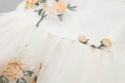 Vestido Infantil de Algodón con Bordado y Tirantes - Image 7