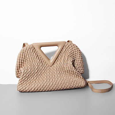 Bolso de Cuero Triangular Invertido con Bordado y Textura Craquelada - Image 8