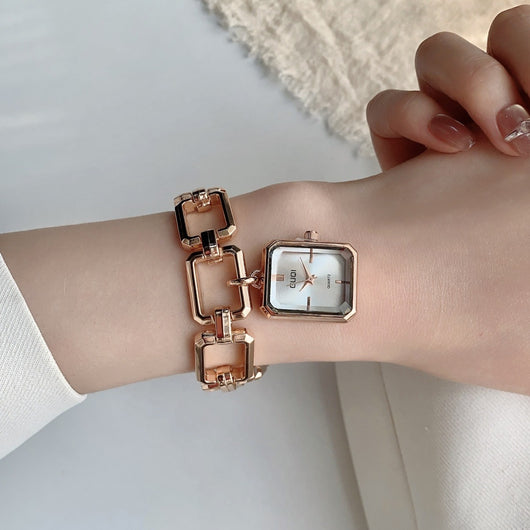 Reloj Cuadrado Elegante para Mujer con Dije y Pulsera Decorativa - Image 26