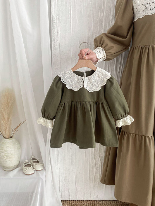 Vestido Princesa Niña con Cuello de Encaje y Solapas - Image 10