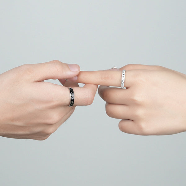 Anillo Ajustable de Diseño Minimalista con Apertura