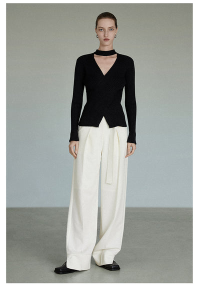 Suéter Negro Escotado en V con Cuello Halter para Mujer - Image 3