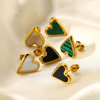 Aretes de Concha Negra Natural con Diseño de Amor - Image 2