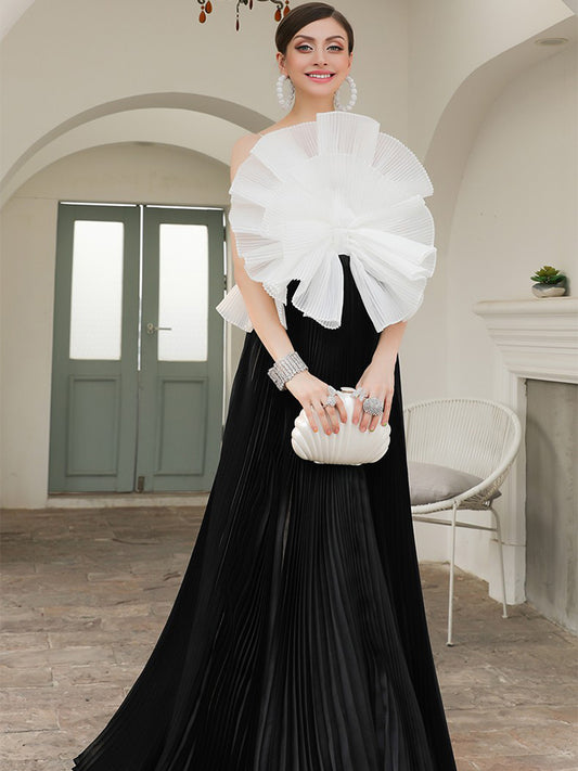 Vestido Elegante Negro y Blanco con Flores Artesanales y Dobladillo Plisado - Image 2