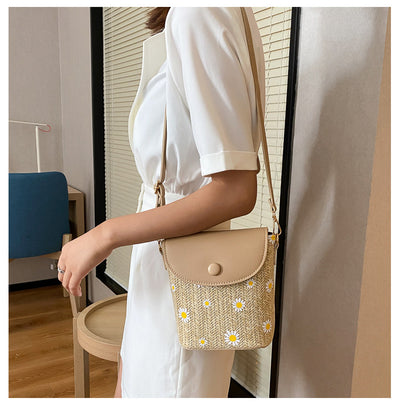 Bolso de Hombro Tejido en Rafia con Detalles Plisados - Image 18