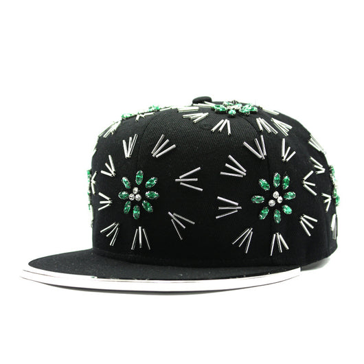 Gorra Hip Hop con Cristales Coloridos y Borde Metálico para Presentaciones - Image 12