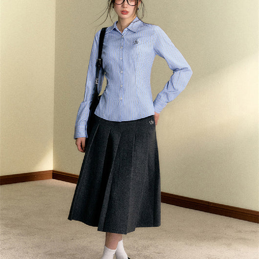 Blusa Universitaria a Rayas con Cuello Solapa y Cintura Ajustada - Image 3