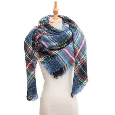 Chal Triangular Escocés para Otoño e Invierno - Amplio y Versátil - Image 19