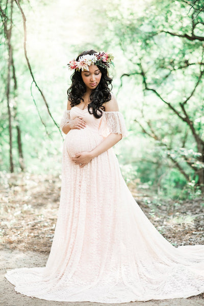 Vestido de Maternidad Corto con Encaje y Cola Elegante