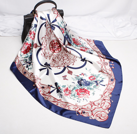 Pañuelo de Seda Estampado Cuadrado - Image 17