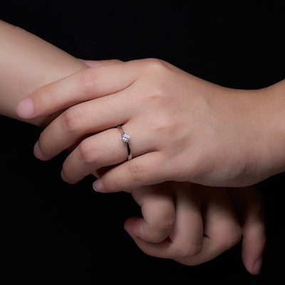 Anillo de Plata con Moissanita Incrustada - Diseño Minimalista - Image 2