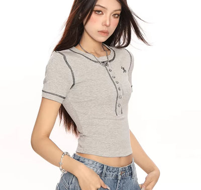 Playera de Manga Corta con Contraste de Bordado Americano - Image 7