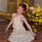 Vestido Pastel con Hombreras Oblicuas y Bordados de Verano