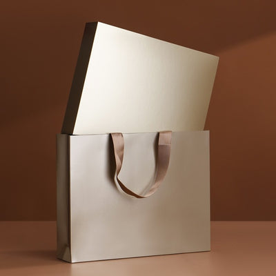 Bolsa de Mano Narciso con Diseño de Montaña y Río - Image 3