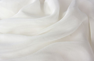 Vestido Largo de Seda Blanca Ajustado - Image 4