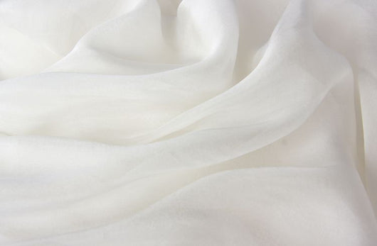 Vestido Largo de Seda Blanca Ajustado - Image 4