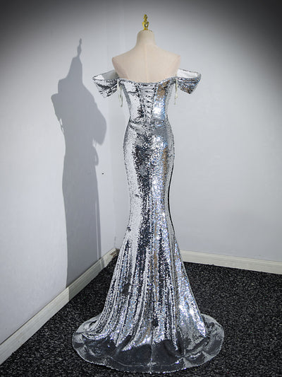 Vestido de Noche Elegante con Hombros Descubiertos y Lentejuelas Plateadas - Image 3