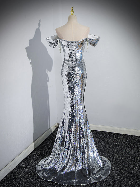 Vestido de Noche Elegante con Hombros Descubiertos y Lentejuelas Plateadas - Image 3
