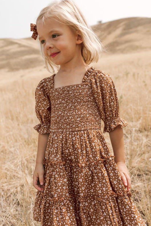 Vestido Princesa Niña Cuello Cuadrado Manga Corta con Volantes y Pliegues