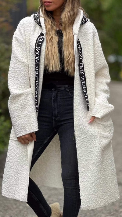 Abrigo de Lana de Cordero con Capucha y Letras para Mujer - Image 8