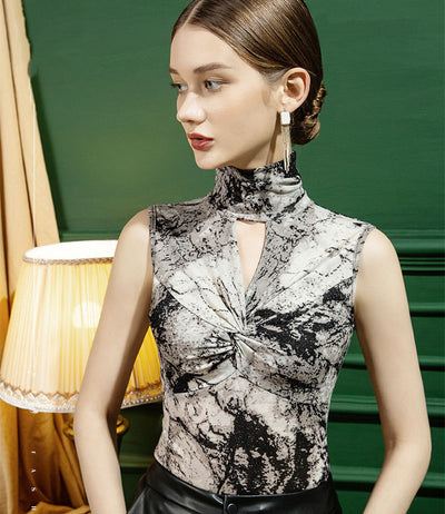 Blusa de Cuello Alto con Malla Transparente y Detalle Calado - Image 2