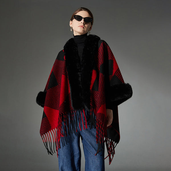 Chal Navideño Rojo con Cuello de Peluche, Diseño Jacquard y Borlas Geométricas