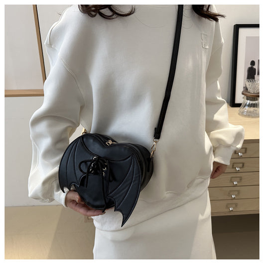 Bolso Bandolera con Diseño de Alas de Murciélago y Corazón - Image 31