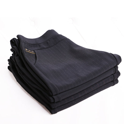Pantalones Negros Talla Grande para Mujer con Cintura Ajustada y Corte Recto - Image 5