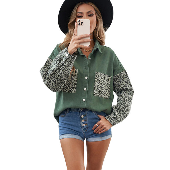 Blusa Casual con Estampado de Leopardo y Bolsillos Funcionales