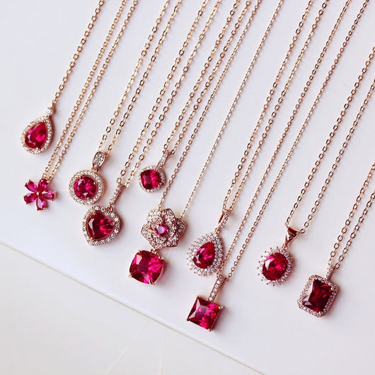 Collar Clavícula Diamante Rojo con Pendiente Rubí - Cadena Corta Elegante