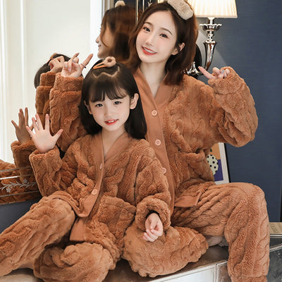Pijamas de Terciopelo Coral para Mamá e Hija - Conjunto Familiar Acolchado - Image 11