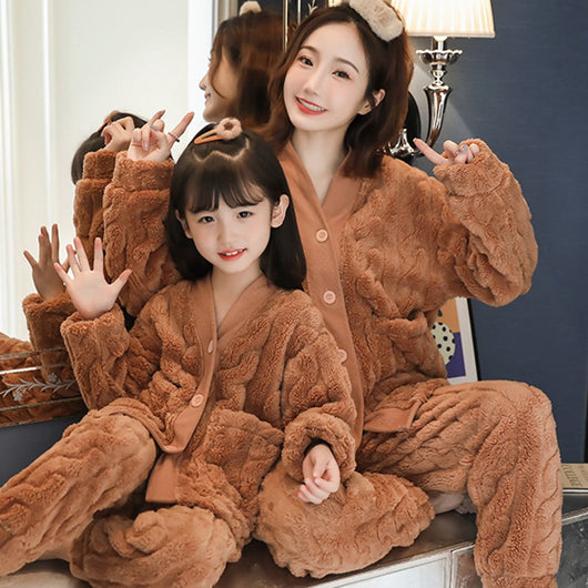 Pijamas de Terciopelo Coral para Mamá e Hija - Conjunto Familiar Acolchado - Image 11